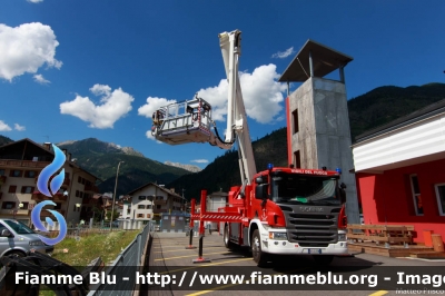 Scania P320 II serie
Vigili del Fuoco
Unione Distrettuale di Fiemme (TN)
ospitato dal Corpo Volontario di Predazzo (TN)
Allestimento Rosenbauer
VF 2L3 TN
Parole chiave: Scania P320_IIserie VF2L3TN