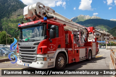 Scania P320 II serie
Vigili del Fuoco
Unione Distrettuale di Fiemme (TN)
ospitato dal Corpo Volontario di Predazzo (TN)
Allestimento Rosenbauer
VF 2L3 TN
Parole chiave: Scania P320_IIserie VF2L3TN