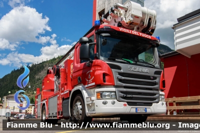 Scania P320 II serie
Vigili del Fuoco
Unione Distrettuale di Fiemme (TN)
ospitato dal Corpo Volontario di Predazzo (TN)
Allestimento Rosenbauer
VF 2L3 TN
Parole chiave: Scania P320_IIserie VF2L3TN