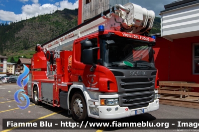 Scania P320 II serie
Vigili del Fuoco
Unione Distrettuale di Fiemme (TN)
ospitato dal Corpo Volontario di Predazzo (TN)
Allestimento Rosenbauer
VF 2L3 TN
Parole chiave: Scania P320_IIserie VF2L3TN