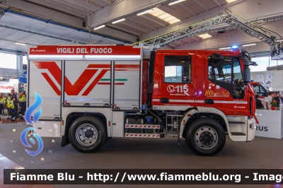 Iveco EuroCargo 120E25 IV serie - NewCity 2020
Vigili del Fuoco
AutoPompaSerbatoio allestimento Magirus
Mezzo celebrativo 80° anno di fondazione del Corpo Nazionale
In esposizione al Reas 2019
Parole chiave: Iveco EuroCargo_120E25_IVserie_NewCity_2020 Reas_2019