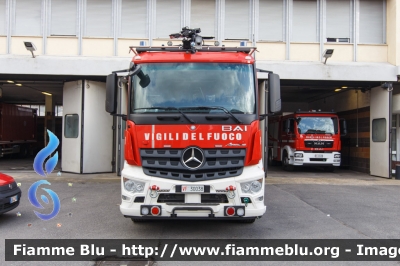 Mercedes-Benz Arocs 1832
Vigili del Fuoco
Comando Provinciale di Roma
Distaccamento Cittadino Tuscolano II
bimodale (strada-rotaia)
allestimento BAI
VF 30038
Parole chiave: Mercedes-Benz Arocs_1832 VF30038