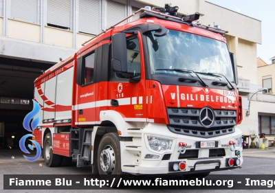 Mercedes-Benz Arocs 1832
Vigili del Fuoco
Comando Provinciale di Roma
Distaccamento Cittadino Tuscolano II
bimodale (strada-rotaia)
allestimento BAI
VF 30038
Parole chiave: Mercedes-Benz Arocs_1832 VF30038