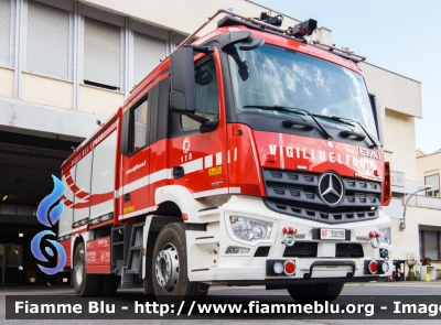 Mercedes-Benz Arocs 1832
Vigili del Fuoco
Comando Provinciale di Roma
Distaccamento Cittadino Tuscolano II
bimodale (strada-rotaia)
allestimento BAI
VF 30038
Parole chiave: Mercedes-Benz Arocs_1832 VF30038