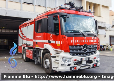 Mercedes-Benz Arocs 1832
Vigili del Fuoco
Comando Provinciale di Roma
Distaccamento Cittadino Tuscolano II
bimodale (strada-rotaia)
allestimento BAI
VF 30038
Parole chiave: Mercedes-Benz Arocs_1832 VF30038