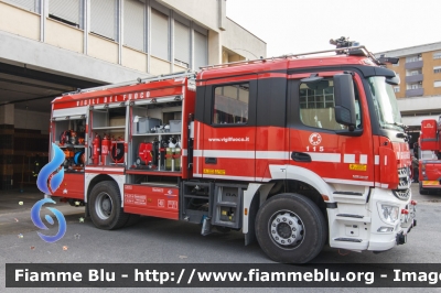 Mercedes-Benz Arocs 1832
Vigili del Fuoco
Comando Provinciale di Roma
Distaccamento Cittadino Tuscolano II
bimodale (strada-rotaia)
allestimento BAI
VF 30038
Parole chiave: Mercedes-Benz Arocs_1832 VF30038