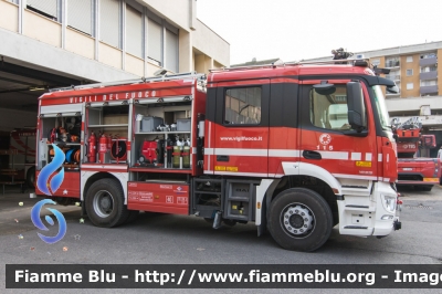 Mercedes-Benz Arocs 1832
Vigili del Fuoco
Comando Provinciale di Roma
Distaccamento Cittadino Tuscolano II
bimodale (strada-rotaia)
allestimento BAI
VF 30038
Parole chiave: Mercedes-Benz Arocs_1832 VF30038