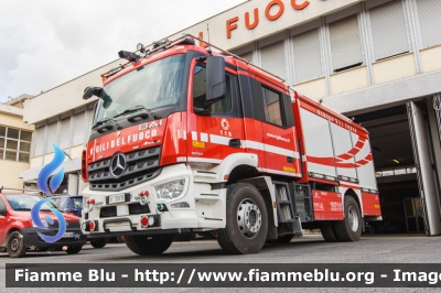 Mercedes-Benz Arocs 1832
Vigili del Fuoco
Comando Provinciale di Roma
Distaccamento Cittadino Tuscolano II
bimodale (strada-rotaia)
allestimento BAI
VF 30038
Parole chiave: Mercedes-Benz Arocs_1832 VF30038