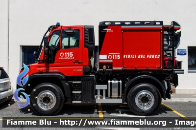 Mercedes-Benz Unimog U423
Vigili del Fuoco
Comando provinciale di Roma
allestimento Vallfirest Profire
VF 31878
Parole chiave: Mercedes-Benz Unimog_U423 VF31878