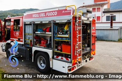 Iveco EuroCargo 120E25 IV serie - NewCity 2020
Vigili del Fuoco
Comando Provinciale di Belluno
Distaccamento Permanente di Feltre (BL)
AutoPompaSerbatoio allestimento Magirus
VF 31976
Parole chiave: Iveco EuroCargo_120E25_IVserie - NewCity_2020 VF31976