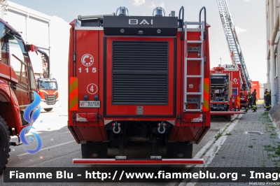 Scania XT P500 6x6
Vigili del Fuoco
Comando Provinciale di Roma
Distaccamento Aereoportuale Fiumicino
AutoIdroSchiumaPolvere allestito BAI
VF 30768
Parole chiave: Scania XT_P500_6x6 VF30768