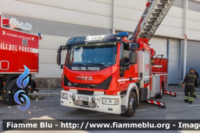 Iveco EuroCargo 160E32 IV serie
Vigili del Fuoco
Comando Provinciale di Roma
AutoScala articolata M32L-AS da 32 metri
Allestimento Magirus
VF 32935
Parole chiave: Iveco EuroCargo_160E32_IVserie VF32935