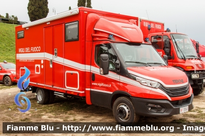 Iveco Daily VI serie restyle
Vigili del Fuoco
Comando provinciale di Roma
allestimento TEKNE
VF 33041
Parole chiave: Iveco Daily_VI_serie_restyle VF33041