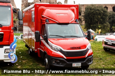 Iveco Daily VI serie restyle
Vigili del Fuoco
Comando provinciale di Roma
allestimento TEKNE
VF 33041
Parole chiave: Iveco Daily_VI_serie_restyle VF33041