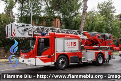 Iveco EuroCargo 160E32 IV serie Low Liner
Vigili del Fuoco
Comando Provinciale di Roma
AutoScala articolata M32L-AS da 32 metri
Allestimento Magirus
VF 33129
Parole chiave: Iveco EuroCargo_160E32_IVserie_Low_Liner VF33129