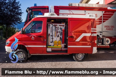 Mercedes-Benz Sprinter 4x4 II serie
Vigili del Fuoco
Unione distrettuale di Cles
Corpo Volontario di Taio (TN)
Polisoccorso allestimento Kofler Fahrzeugbau
VF 3A0 TN
Parole chiave: Mercedes-Benz Sprinter_4x4_II_serie VF3A0TN