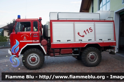 Iveco 80-16
Vigili del Fuoco
Unione distrettuale di Cles
Corpo Volontario di Cis (TN)
Allestito Baribbi, ricondizionato Rosenbauer
VF 3A8 TN
Parole chiave: Iveco 80-16 VF3A8TN