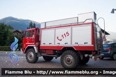 Iveco 80-16
Vigili del Fuoco
Unione distrettuale di Cles
Corpo Volontario di Cis (TN)
Allestito Baribbi, ricondizionato Rosenbauer
VF 3A8 TN
Parole chiave: Iveco 80-16 VF3A8TN