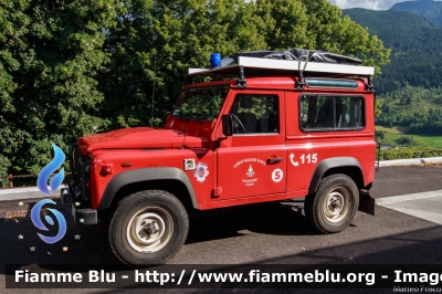 Land Rover Defender 90
Vigili del Fuoco
Unione Distrettuale di Fiemme
Corpo Volontario di Tesero (TN)
VF 3E9 TN
Parole chiave: Land_Rover Defender_90 VF3E9TN