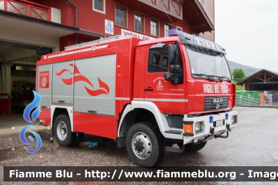 Man LE 14.280
Vigili del Fuoco
Unione Distrettuale di Fiemme
Corpo Volontario di Ziano di Fiemme (TN)
allestimento Kolfer
VF 4A7 TN
Parole chiave: Man_LE 14.280 VF4A7TN