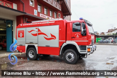 Man LE 14.280
Vigili del Fuoco
Unione Distrettuale di Fiemme
Corpo Volontario di Ziano di Fiemme (TN)
allestimento Kolfer
VF 4A7 TN
Parole chiave: Man_LE 14.280 VF4A7TN