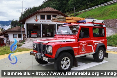 Land Rover Defender 90
Vigili del Fuoco
Unione Distrettuale di Fiemme
Corpo Volontario di Valfloriana (TN)
allestimento Brandshutz
VF 4D8 TN
Parole chiave: Land_Rover Defender_90 VF4D8TN