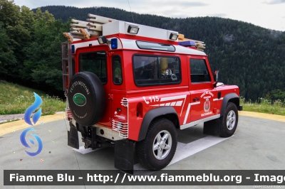 Land Rover Defender 90
Vigili del Fuoco
Unione Distrettuale di Fiemme
Corpo Volontario di Valfloriana (TN)
allestimento Brandshutz
VF 4D8 TN
Parole chiave: Land_Rover Defender_90 VF4D8TN