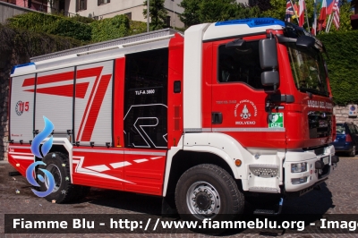 Man TGM 18.340 4x4 II serie
Vigili del Fuoco
Unione distrettuale di Mezzolombardo
Corpo Volontario di Molveno (TN)
Allestimento Brandus Rosenbauer
VF 5D0 TN
Parole chiave: Man TGM_18.340_4x4_II_serie VF5D0TN