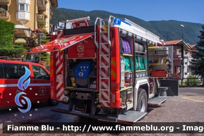 Man TGM 18.340 4x4 II serie
Vigili del Fuoco
Unione distrettuale di Mezzolombardo
Corpo Volontario di Molveno (TN)
Allestimento Brandus Rosenbauer
VF 5D0 TN
Parole chiave: Man TGM_18.340_4x4_II_serie VF5D0TN