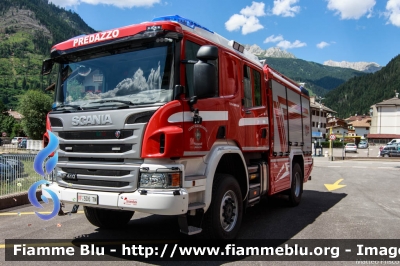 Scania P410 4x4 II serie
Vigili del Fuoco
Unione Distrettuale di Fiemme
Corpo Volontario di Predazzo (TN)
Allestimento Rosenbauer-Brandus
VF 5D6 TN
Parole chiave: Scania P410_4x4_IIserie VF5D6TN