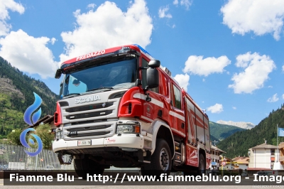 Scania P410 4x4 II serie
Vigili del Fuoco
Unione Distrettuale di Fiemme
Corpo Volontario di Predazzo (TN)
Allestimento Rosenbauer-Brandus
VF 5D6 TN
Parole chiave: Scania P410_4x4_IIserie VF5D6TN