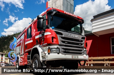 Scania P410 4x4 II serie
Vigili del Fuoco
Unione Distrettuale di Fiemme
Corpo Volontario di Predazzo (TN)
Allestimento Rosenbauer-Brandus
VF 5D6 TN
Parole chiave: Scania P410_4x4_IIserie VF5D6TN