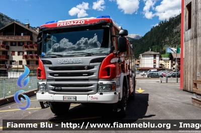 Scania P410 4x4 II serie
Vigili del Fuoco
Unione Distrettuale di Fiemme
Corpo Volontario di Predazzo (TN)
Allestimento Rosenbauer-Brandus
VF 5D6 TN
Parole chiave: Scania P410_4x4_IIserie VF5D6TN