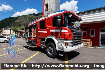 Scania P410 4x4 II serie
Vigili del Fuoco
Unione Distrettuale di Fiemme
Corpo Volontario di Predazzo (TN)
Allestimento Rosenbauer-Brandus
VF 5D6 TN
Parole chiave: Scania P410_4x4_IIserie VF5D6TN