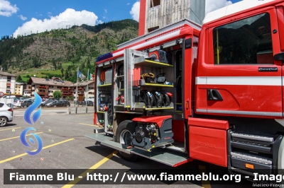 Scania P410 4x4 II serie
Vigili del Fuoco
Unione Distrettuale di Fiemme
Corpo Volontario di Predazzo (TN)
Allestimento Rosenbauer-Brandus
VF 5D6 TN
Parole chiave: Scania P410_4x4_IIserie VF5D6TN