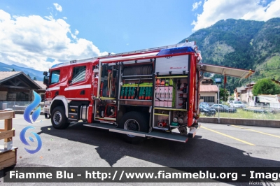 Scania P410 4x4 II serie
Vigili del Fuoco
Unione Distrettuale di Fiemme
Corpo Volontario di Predazzo (TN)
Allestimento Rosenbauer-Brandus
VF 5D6 TN
Parole chiave: Scania P410_4x4_IIserie VF5D6TN