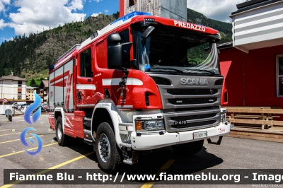 Scania P410 4x4 II serie
Vigili del Fuoco
Unione Distrettuale di Fiemme
Corpo Volontario di Predazzo (TN)
Allestimento Rosenbauer-Brandus
VF 5D6 TN
Parole chiave: Scania P410_4x4_IIserie VF5D6TN