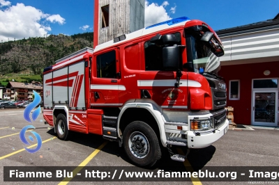 Scania P410 4x4 II serie
Vigili del Fuoco
Unione Distrettuale di Fiemme
Corpo Volontario di Predazzo (TN)
Allestimento Rosenbauer-Brandus
VF 5D6 TN
Parole chiave: Scania P410_4x4_IIserie VF5D6TN