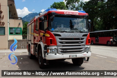 Scania P410 4x4 II serie
Vigili del Fuoco
Distretto di Fiemme
Corpo Volontario di Cavalese (TN)
Allestimento Rosenbauer - Brandus
VF 5D7 TN
Parole chiave: Scania P410_4x4_IIserie VF5D7TN