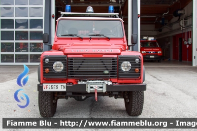 Land Rover Defender 130
Vigili del Fuoco
Distretto di Trento
Corpo Volontario di Cembra (TN)
VF 5E9 TN
Parole chiave: Land_Rover Defender_130 VF5E9TN