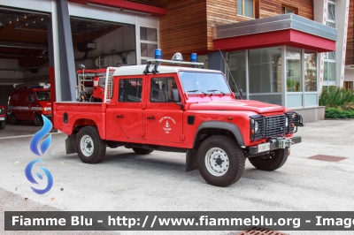 Land Rover Defender 130
Vigili del Fuoco
Distretto di Trento
Corpo Volontario di Cembra (TN)
VF 5E9 TN
Parole chiave: Land_Rover Defender_130 VF5E9TN