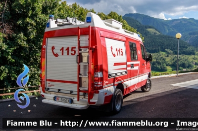 Mercedes Benz Sprinter III serie 4X4
Vigili del Fuoco
Unione Distrettuale di Fiemme
Corpo Volontario di Tesero (TN)
allestimento Brandschutz - Rosenbauer
VF 5H5 TN
Parole chiave: Mercedes Benz Sprinter_IIIserie_4X4 VF5H5TN