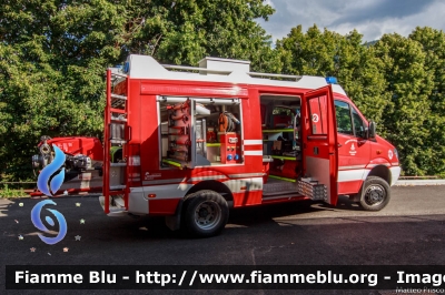 Mercedes Benz Sprinter III serie 4X4
Vigili del Fuoco
Unione Distrettuale di Fiemme
Corpo Volontario di Tesero (TN)
allestimento Brandschutz - Rosenbauer
VF 5H5 TN
Parole chiave: Mercedes Benz Sprinter_IIIserie_4X4 VF5H5TN