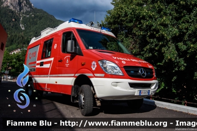 Mercedes Benz Sprinter III serie 4X4
Vigili del Fuoco
Unione Distrettuale di Fiemme
Corpo Volontario di Tesero (TN)
allestimento Brandschutz - Rosenbauer
VF 5H5 TN
Parole chiave: Mercedes Benz Sprinter_IIIserie_4X4 VF5H5TN