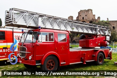 Fiat 682N2
Vigili del Fuoco
Comando Provinciale di Roma
AutoScala da 47 metri
allestimento Metz
Mezzo Storico
Veicolo restaurato e preservato presso
il Distaccamento di Tivoli (RM)
VF 6070
Parole chiave: Fiat 682N2 VF6070