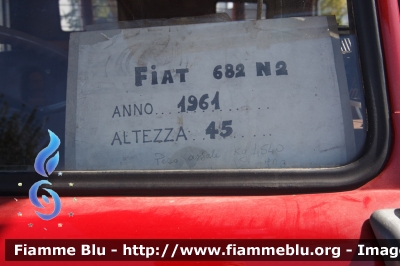 Fiat 682N2
Vigili del Fuoco
Comando Provinciale di Roma
AutoScala da 47 metri
allestimento Metz
Mezzo Storico
Veicolo restaurato e preservato presso
il Distaccamento di Tivoli (RM)
VF 6070
Parole chiave: Fiat 682N2 VF6070