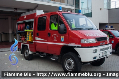 Scam Sm55 4x4
Vigili del Fuoco
Unione distrettuale di Mezzolombardo
Corpo Volontario di Fai della Paganella (TN)
Allestito Kofler
VF 6A5 TN
Parole chiave: Scam Sm55_4x4 VF6A5TN