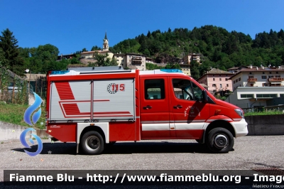 Mercedes-Benz Sprinter 4x4 III serie restyle
Vigili del Fuoco
Unione Distrettuale di Fiemme
Corpo Volontario di Molina di Fiemme (TN)
Allestimento Kofler Fahrzeugbau
VF 6D1 TN
Parole chiave: Mercedes-Benz Sprinter_4x4_IIIserie_restyle VF6D1TN