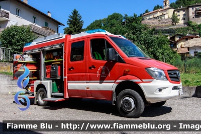 Mercedes-Benz Sprinter 4x4 III serie restyle
Vigili del Fuoco
Unione Distrettuale di Fiemme
Corpo Volontario di Molina di Fiemme (TN)
Allestimento Kofler Fahrzeugbau
VF 6D1 TN
Parole chiave: Mercedes-Benz Sprinter_4x4_IIIserie_restyle VF6D1TN