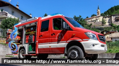 Mercedes-Benz Sprinter 4x4 III serie restyle
Vigili del Fuoco
Unione Distrettuale di Fiemme
Corpo Volontario di Molina di Fiemme (TN)
Allestimento Kofler Fahrzeugbau
VF 6D1 TN
Parole chiave: Mercedes-Benz Sprinter_4x4_IIIserie_restyle VF6D1TN